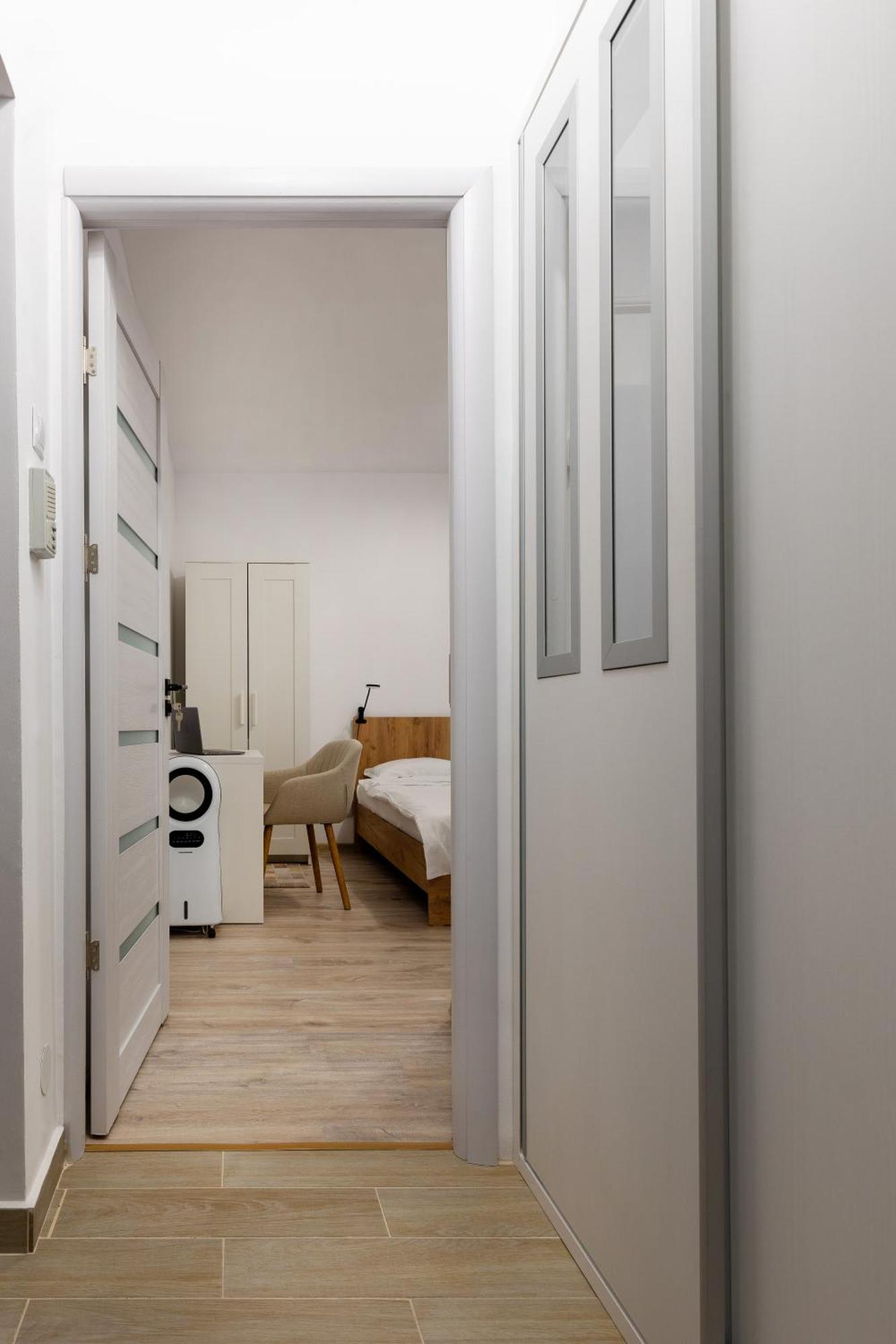 Minerva Studio Craiova Apartment Exterior photo